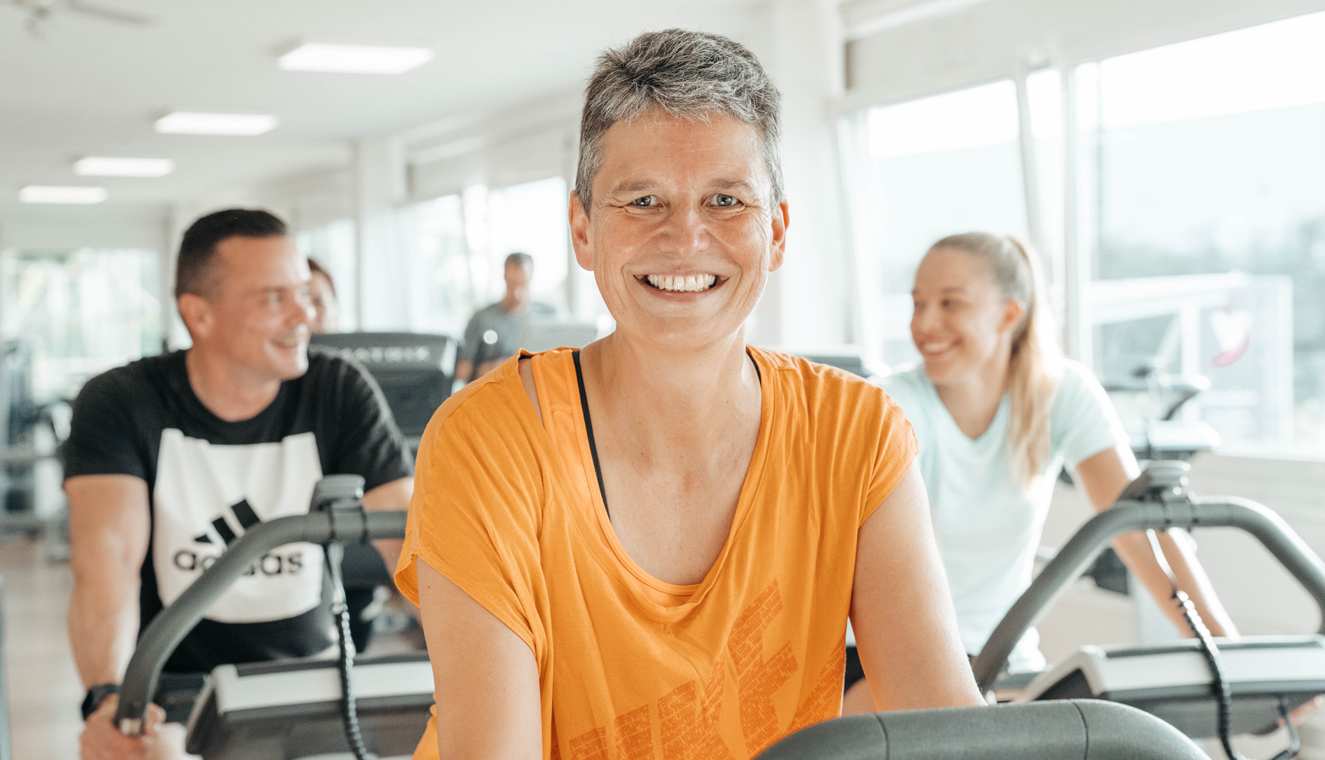 Fitnessstudio im FUN Kornwestheim: Mitglieder auf Ergometer