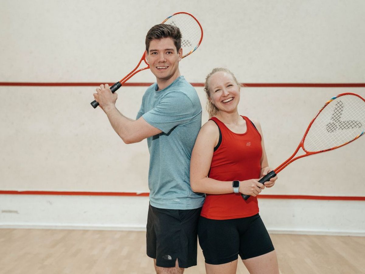 Squash in Kornwestheim - 2 Spieler Rücken an Rücken