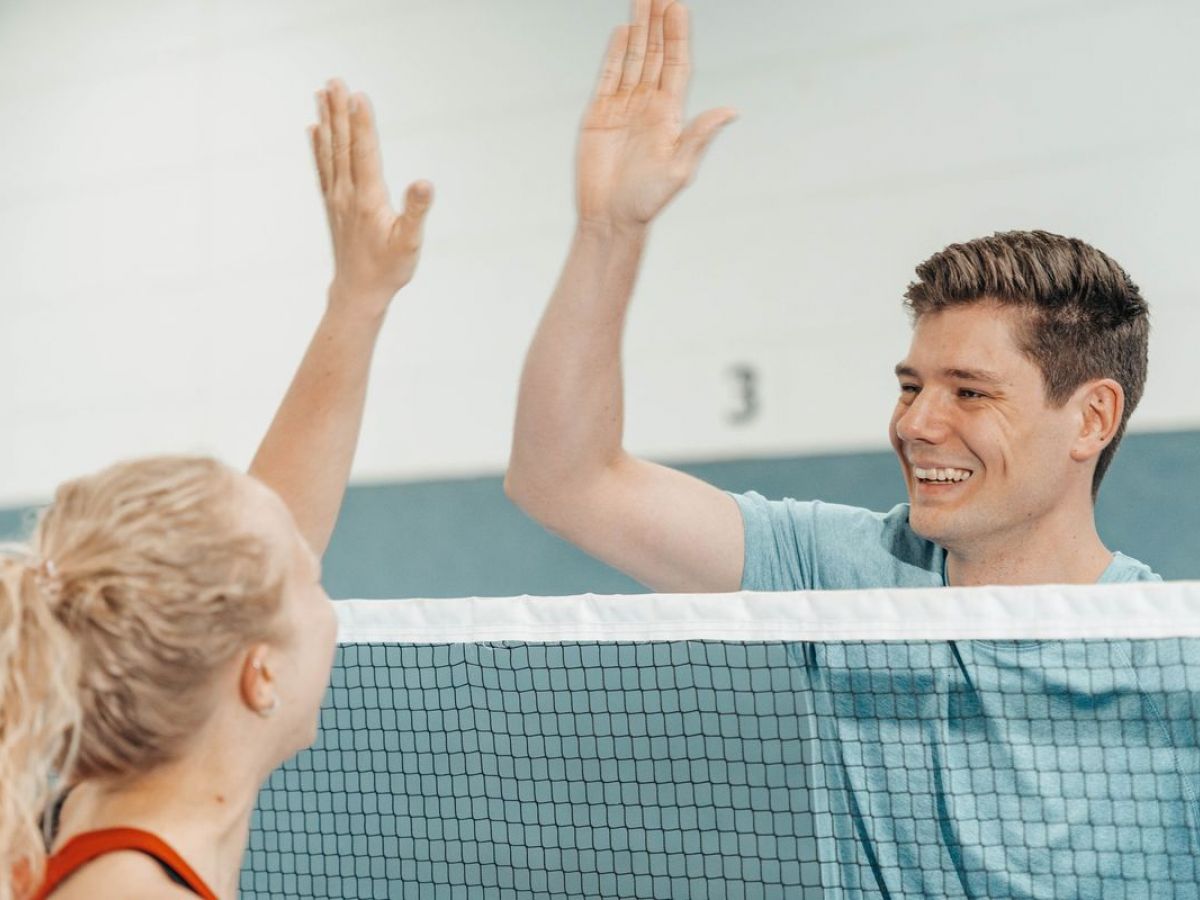Badminton in Kornwestheim & Ludwigsburg & Stuttgart - Spieler klatschen gemeinsam ab