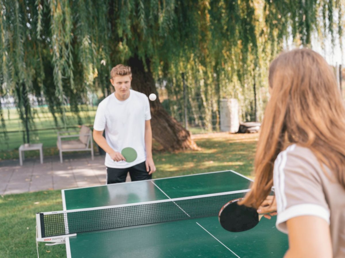 Squash in Kornwestheim - Spieler sitzen am Boden und haben Spaß