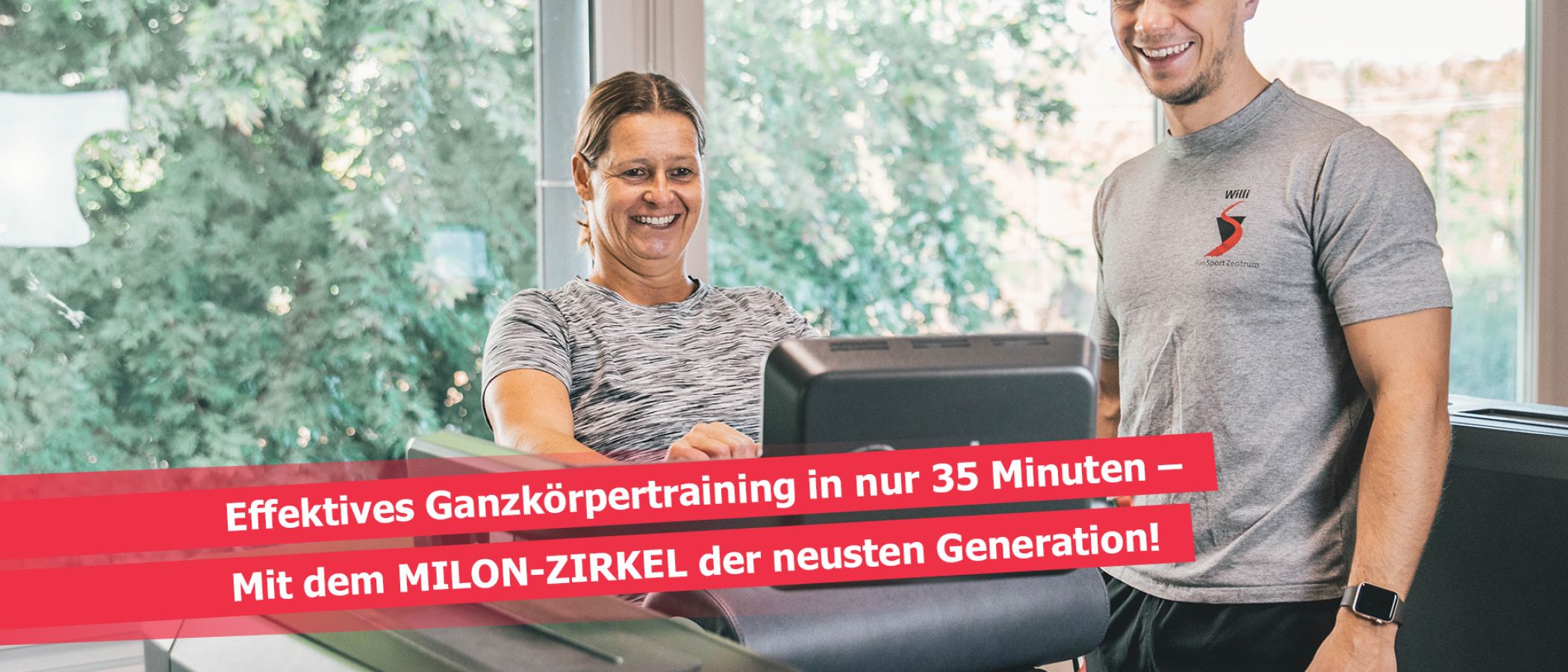Milon Zirkel in Kornwestheim: Trainer betreut Mitglied am milon Gerät